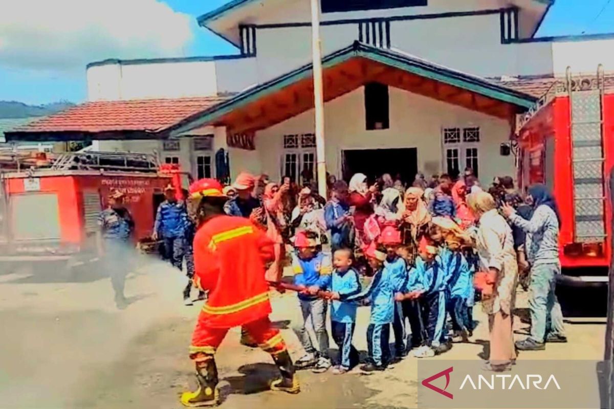 Damkar Pemkot Gorontalo edukasi anak usia dini mitigasi kebakaran