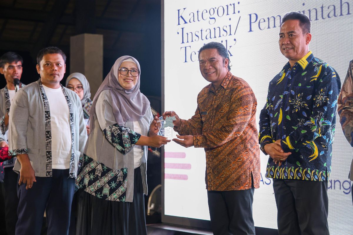 Pj Gubernur Banten raih penghargaan program bangun jalan mantap