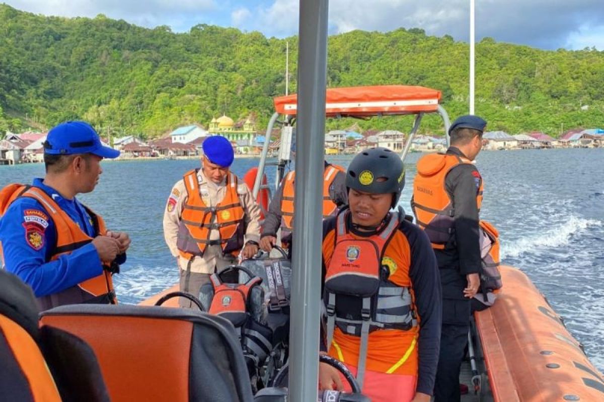 Tim SAR gabungan cari seorang anggota Polri dilaporkan hilang akibat jatuh di laut