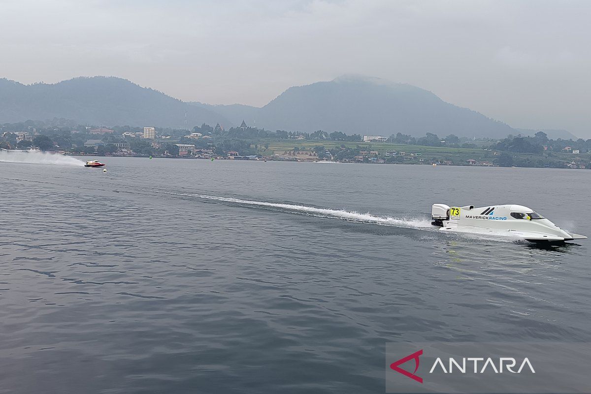 Pembalap F1 powerboat jajal lintasan dalam sesi 