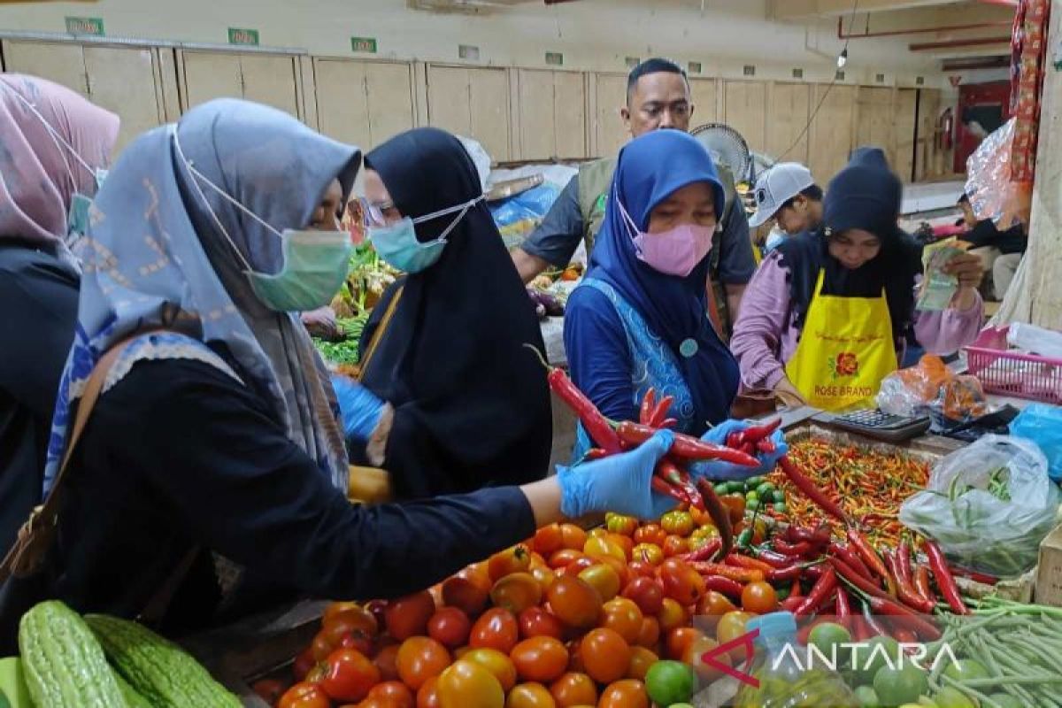 DKP Kota Makassar lakukan uji sampel pangan segar dari pusat perbelanjaan