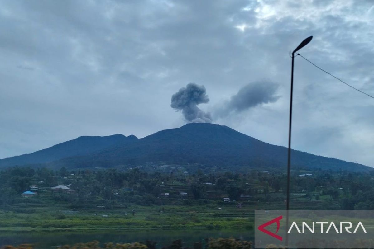 Gempa hembusan Gunung Marapi meningkat 1,5 kali lipat