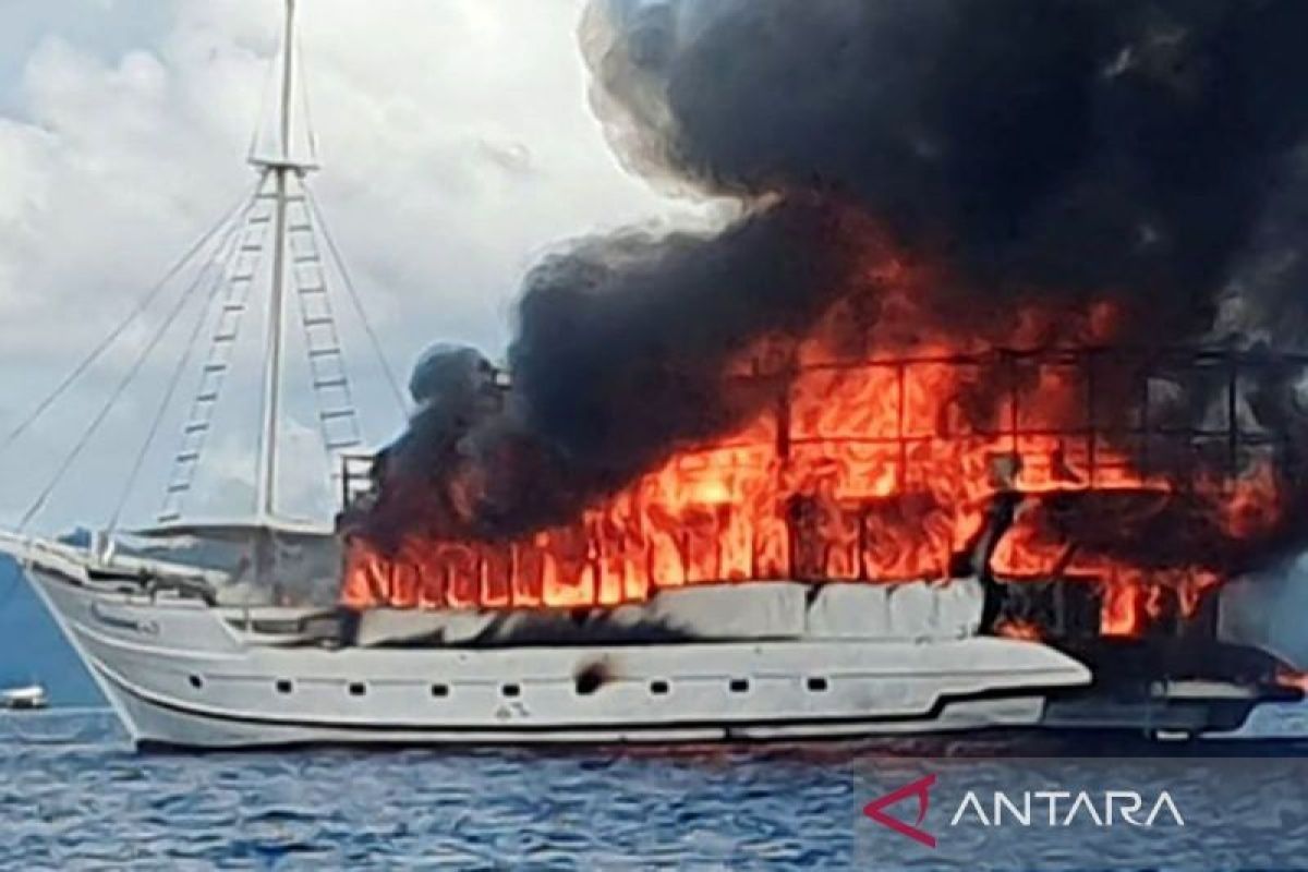 Polres Raja Ampat periksa delapan ABK terkait terbakarnya kapal The Oceanik