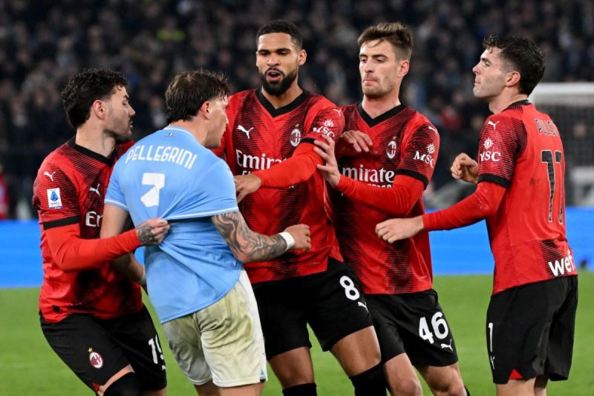 Lazio dapat 3 kartu merah saat ditekuk AC Milan 0-1