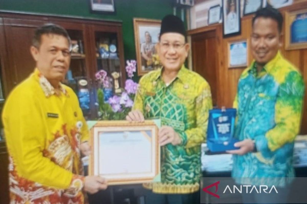 Bupati Kotabaru Terima Penghargaan