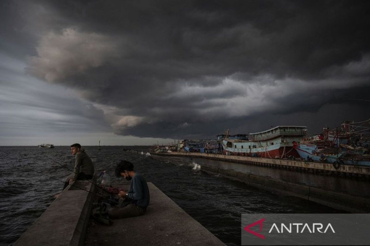 Jakarta diprakirakan akan hujan petir pada Sabtu siang