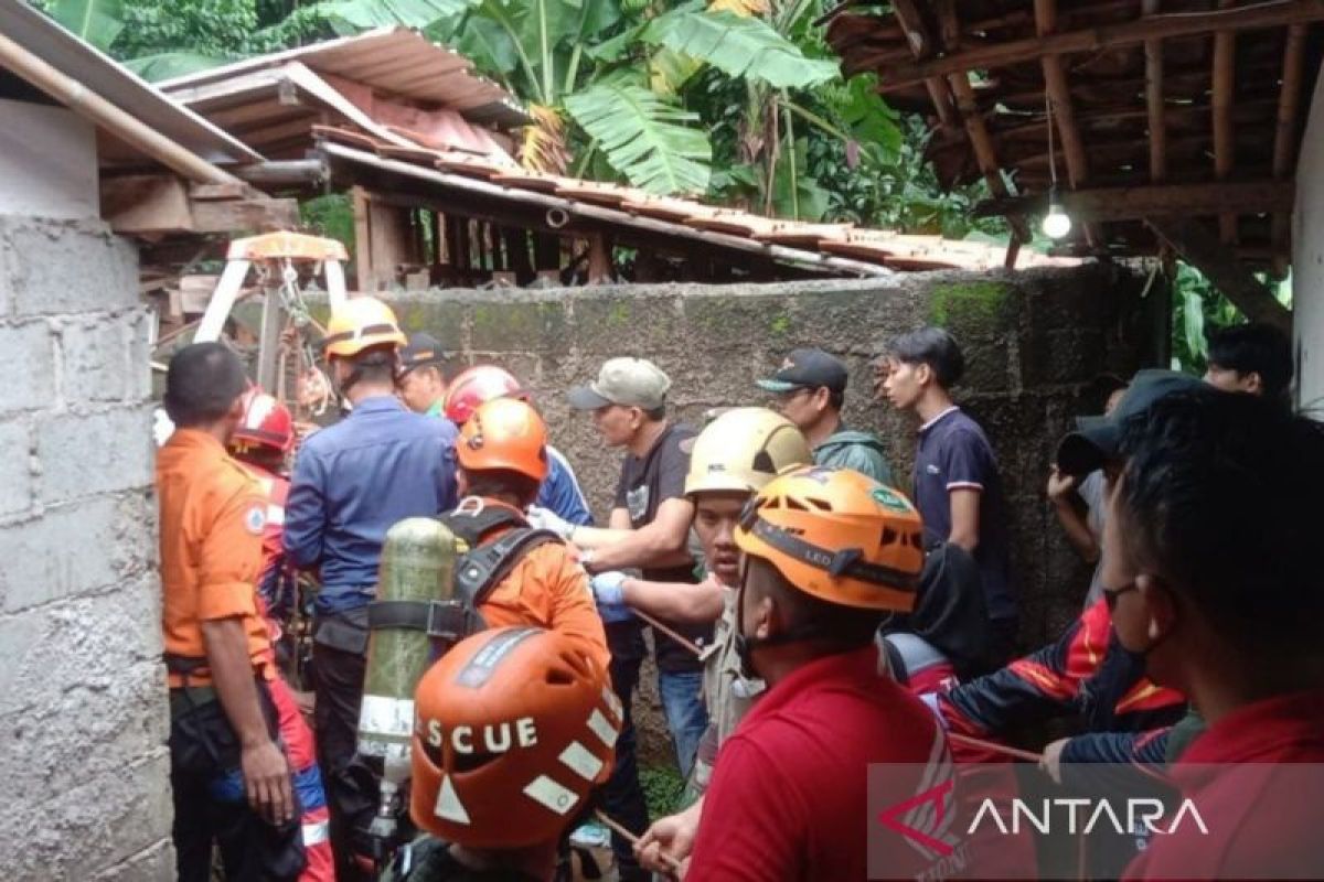 Buang bangkai kucing, dua pria meninggal di sumur