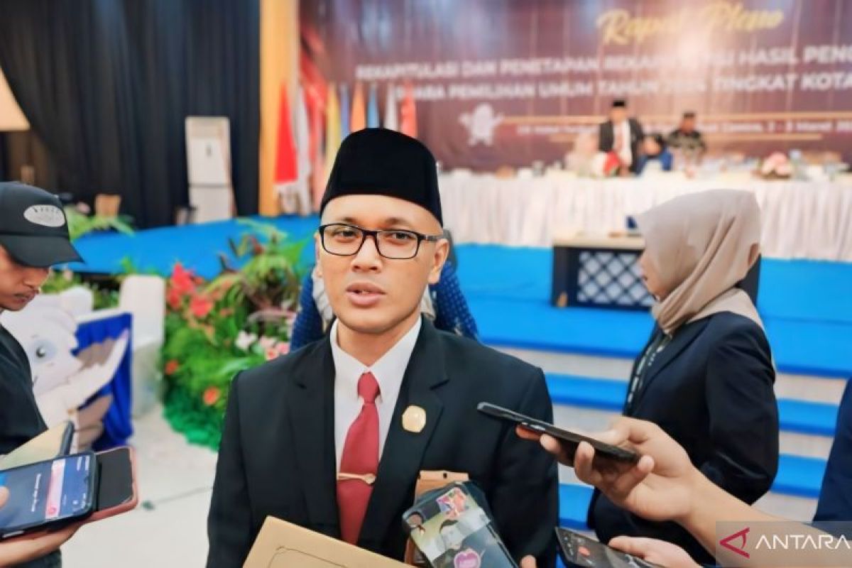 Rapat pleno rekapitulasi suara di Tanjungpinang ricuh