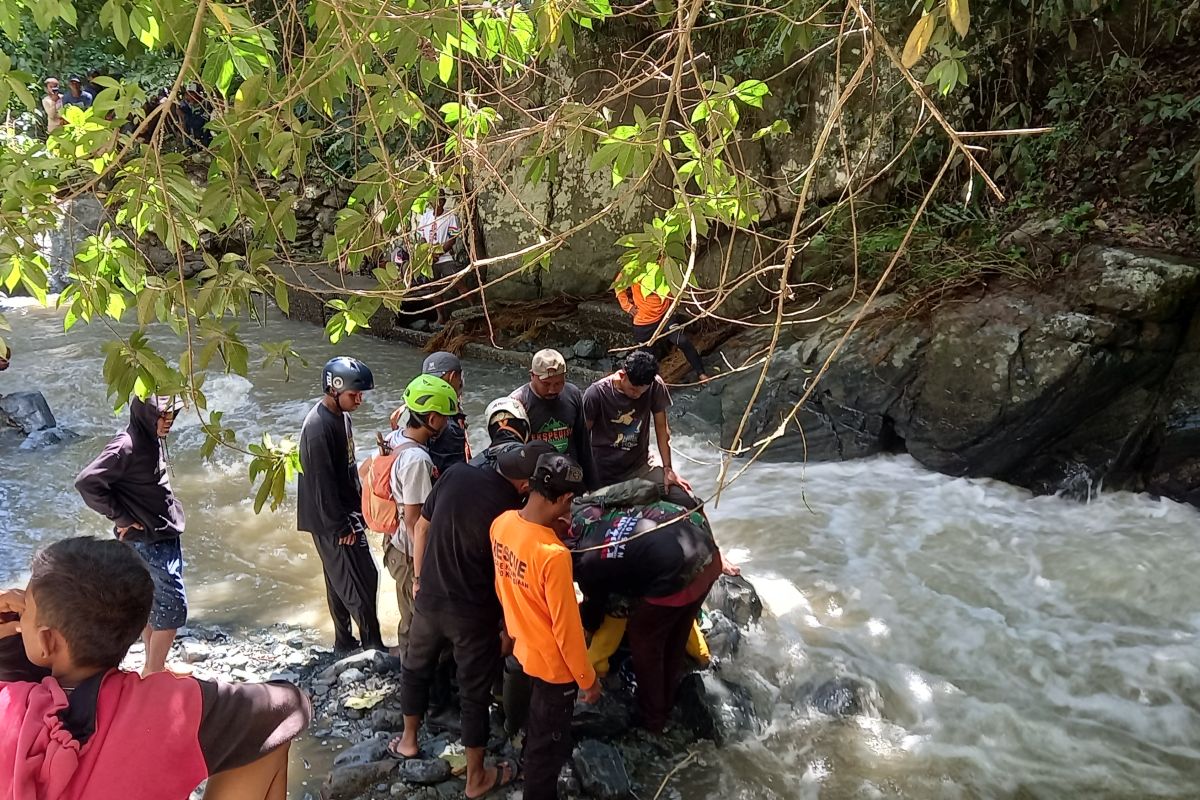 Tim SAR gabungan hentikan pencarian korban hanyut di air terjun Wera. Sulteng