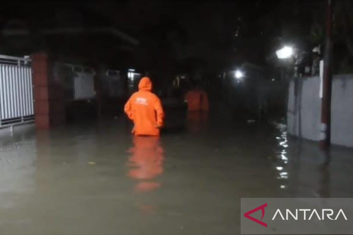 Banjir landa Kota Serang dengan ketinggian satu meter