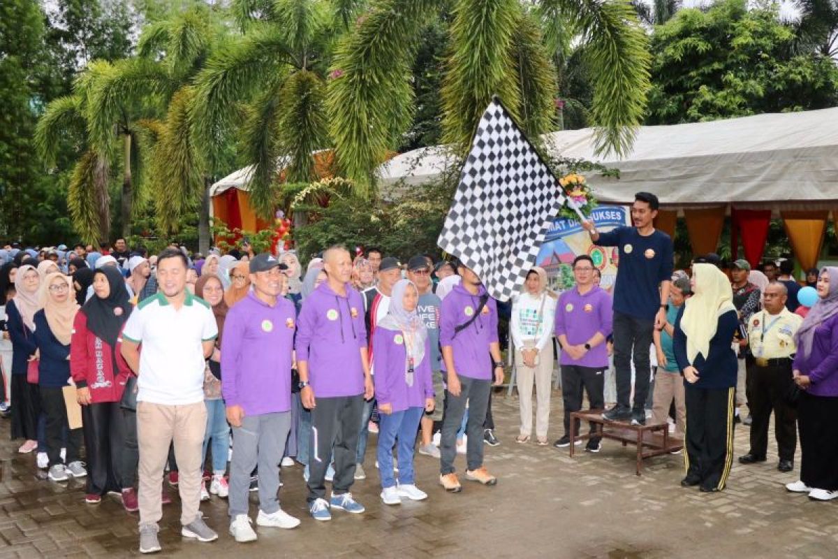 Bupati Banjar lepas ratusan peserta jalan santai HUT PPNI