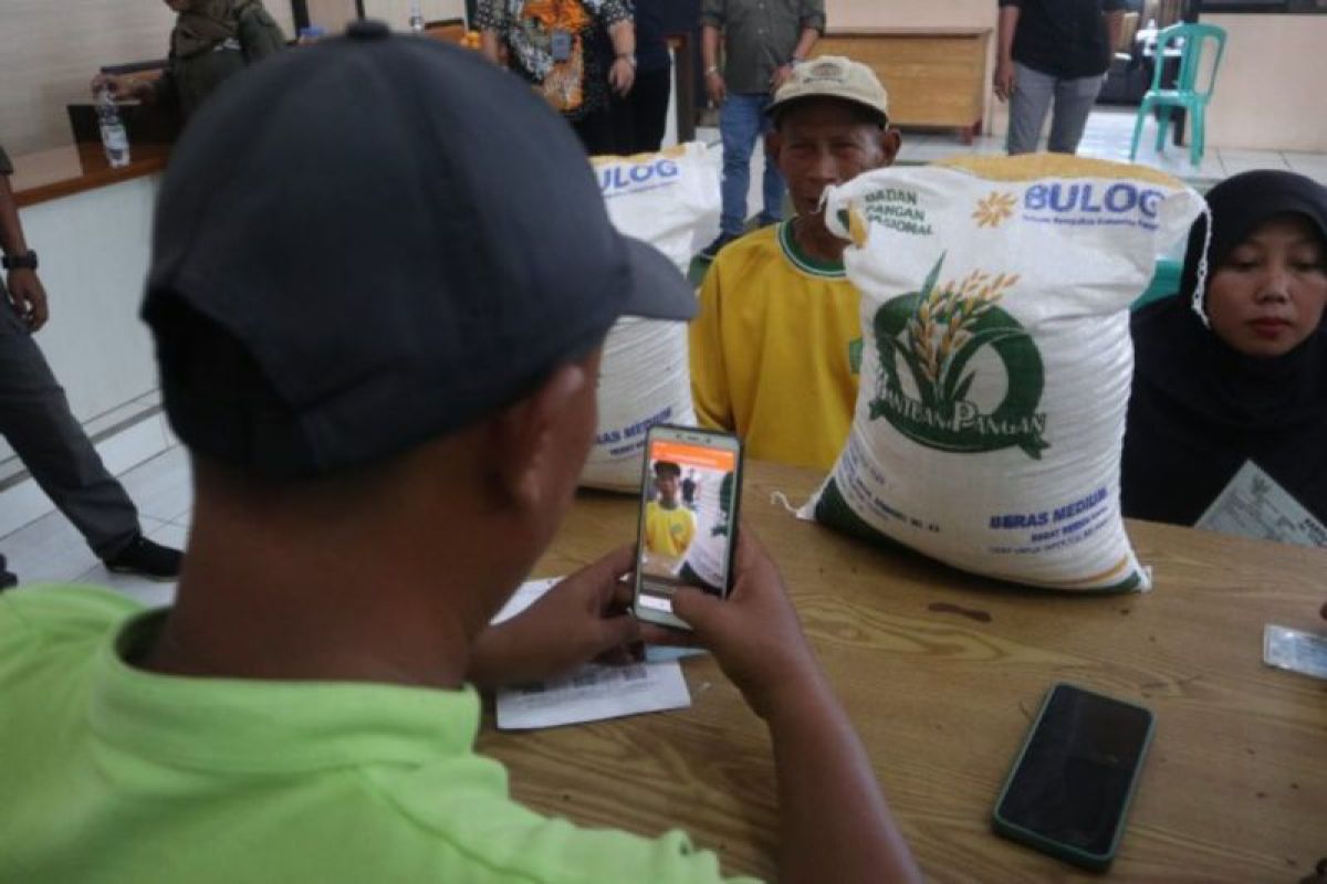 Pemkab Kuningan: 2.465,14 ton beras bantuan pangan disalurkan ke KPM