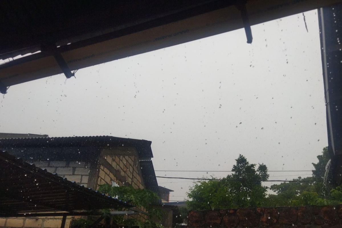 BMKG ingatkan masyarakat NTT waspada peningkatan curah hujan