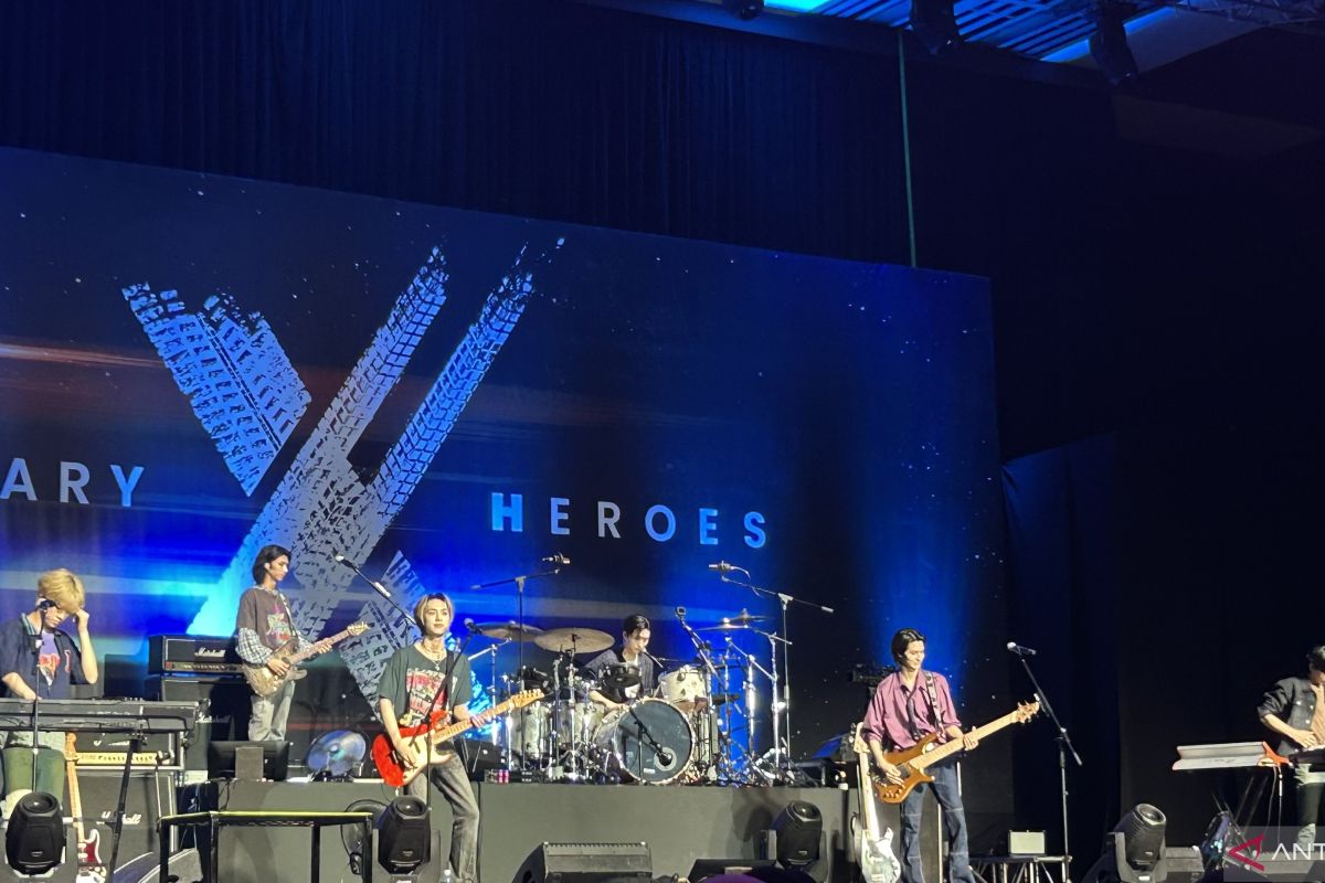 Grup musik Xdinary Heroes bawakan lagu "Hellevator" dan "Shoot Me"