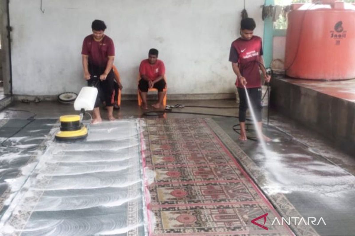 Jelang Ramadan, Permintaan jasa cuci karpet di Abdya meningkat drastis