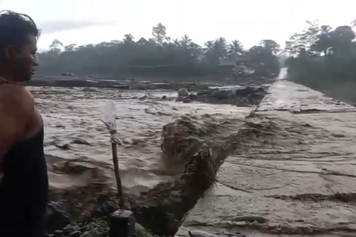 Getaran banjir lahar dingin Gunung Semeru Jatim tercatat 3 jam lebih