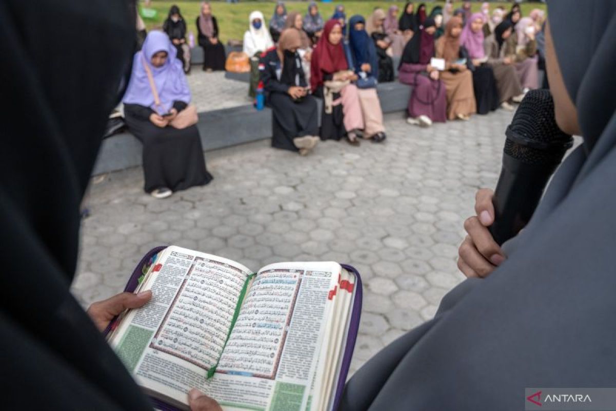 Makna bacaan surat Al-Fatihah: Arab, latin, dan terjemahannya