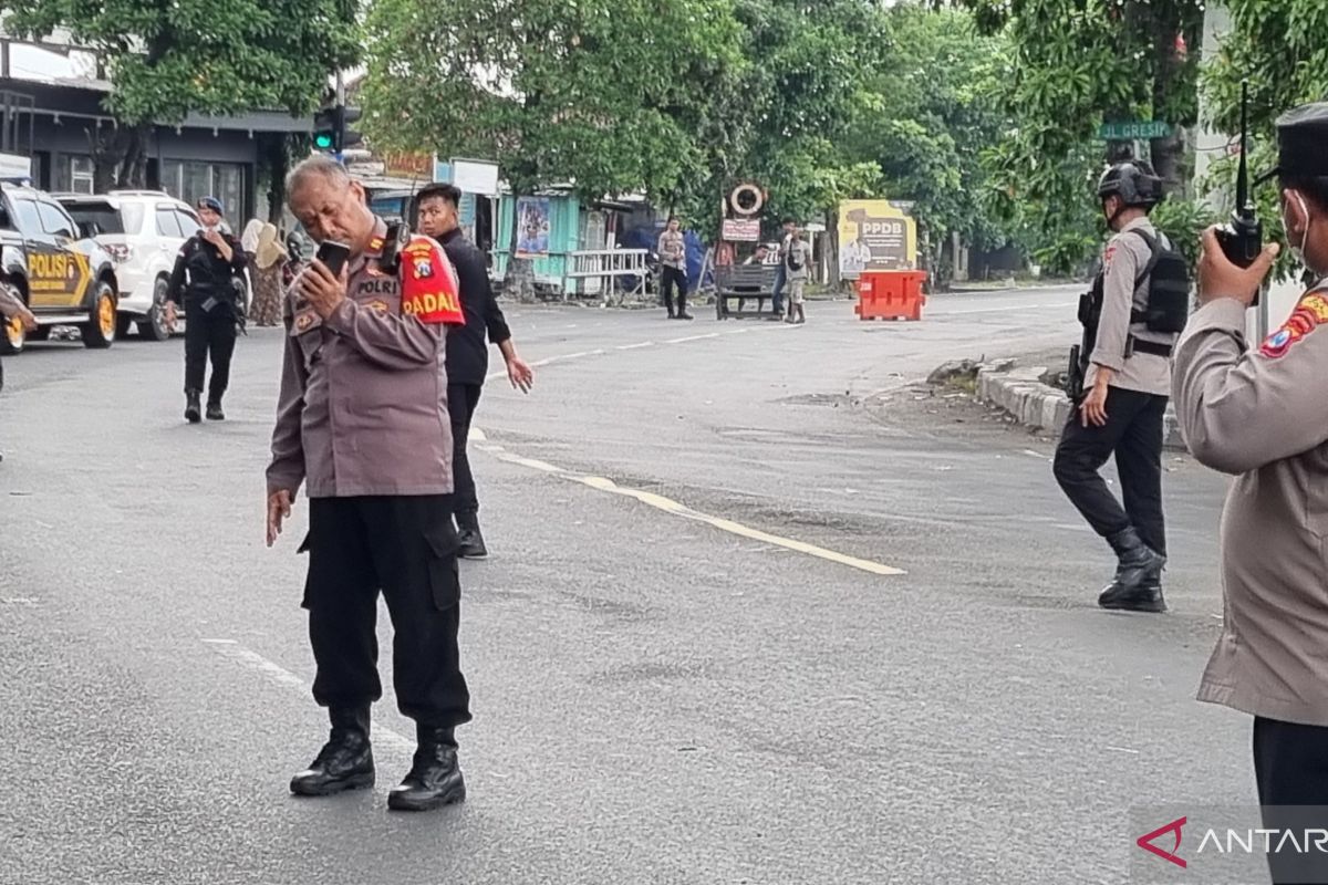 Warga Surabaya digegerkan bunyi ledakan di Kantor Subdensi Pom Detasemen I Polda Jatim