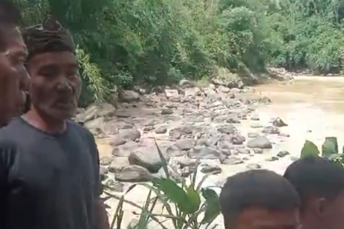 Tim SAR gabungan cari wanita terseret arus Sungai Cicatih di Cibadak Sukabumi