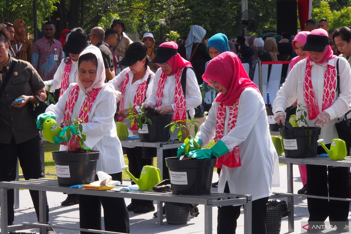 Ibu Negara Iriana Jokowi membuka Gerakan Tanam Cabai Serentak se-Indonesia di Bogor