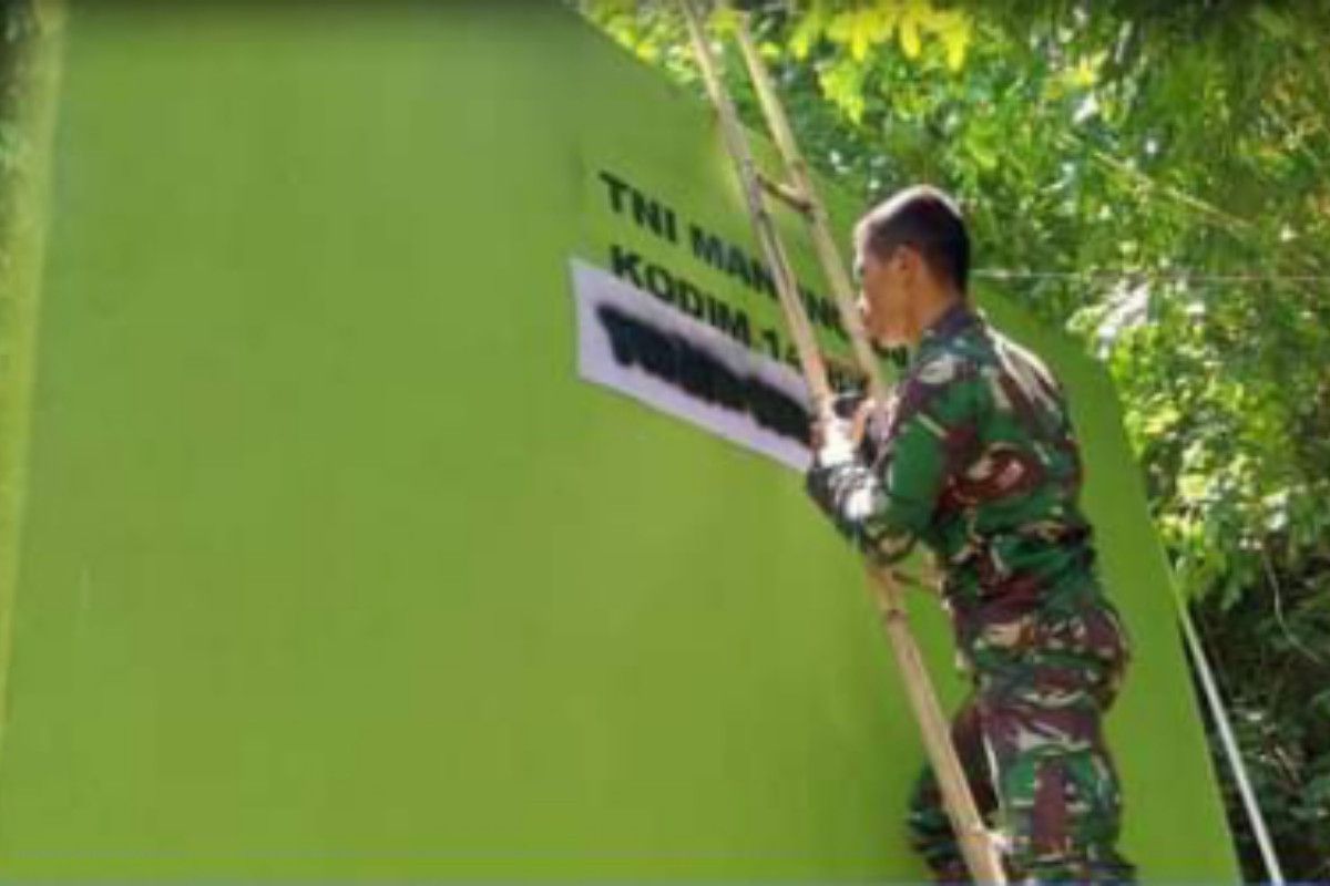 TNI membangunkan sarana air untuk warga Mamuju