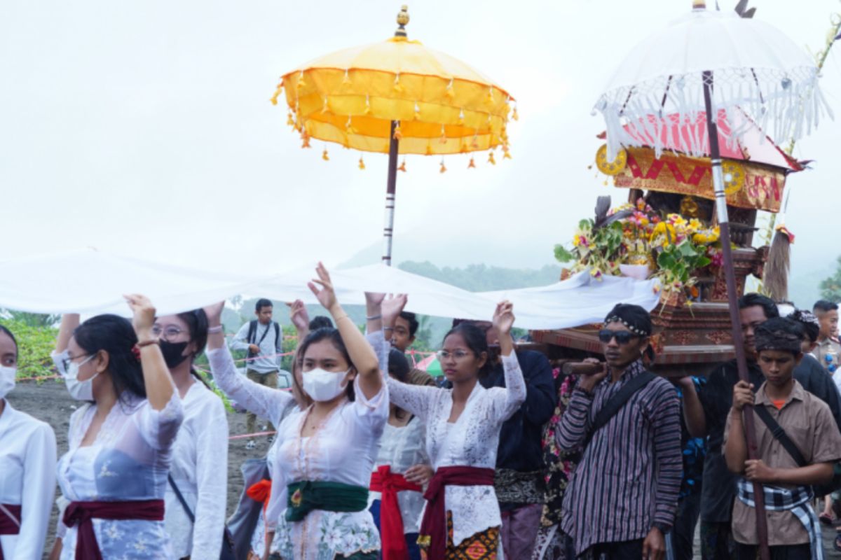 Upacara Melasti sambut Nyepi di Parangtritis dongkrak kunjungan wisata