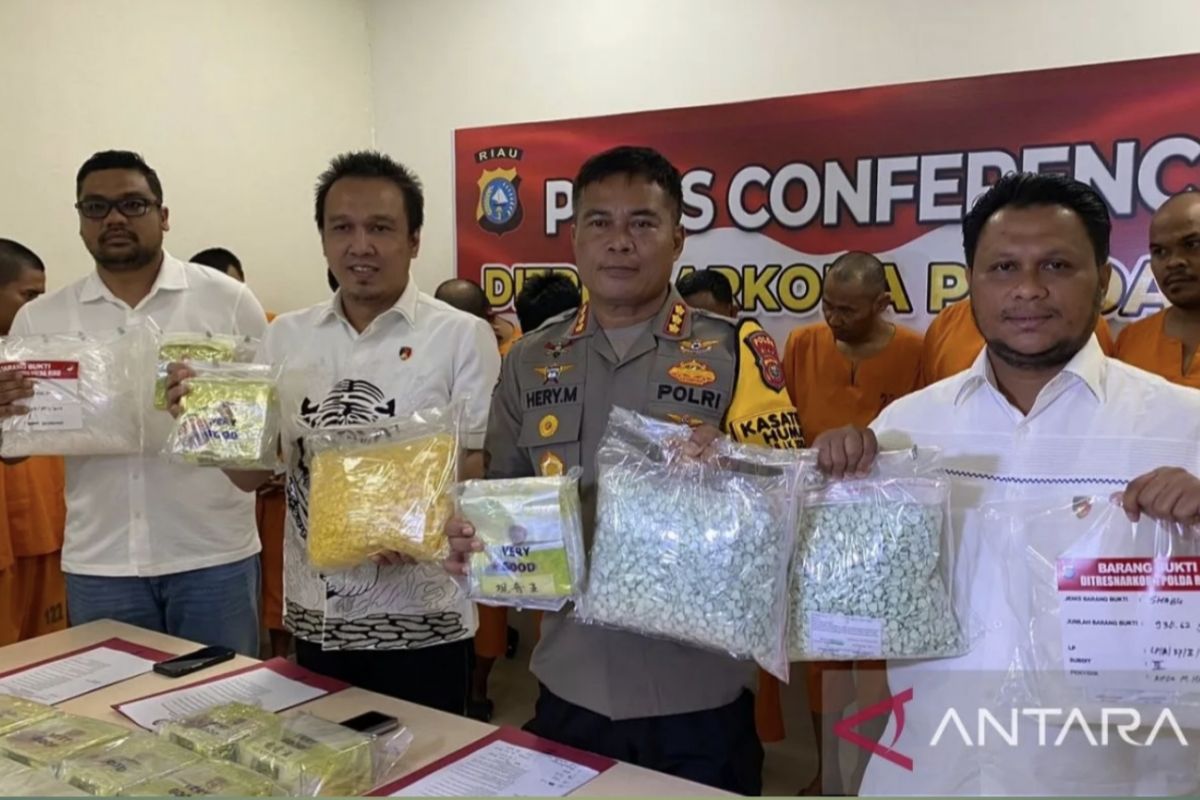 Riau police arrest 13 drug traffickers, seize 19 kg of methamphetamine