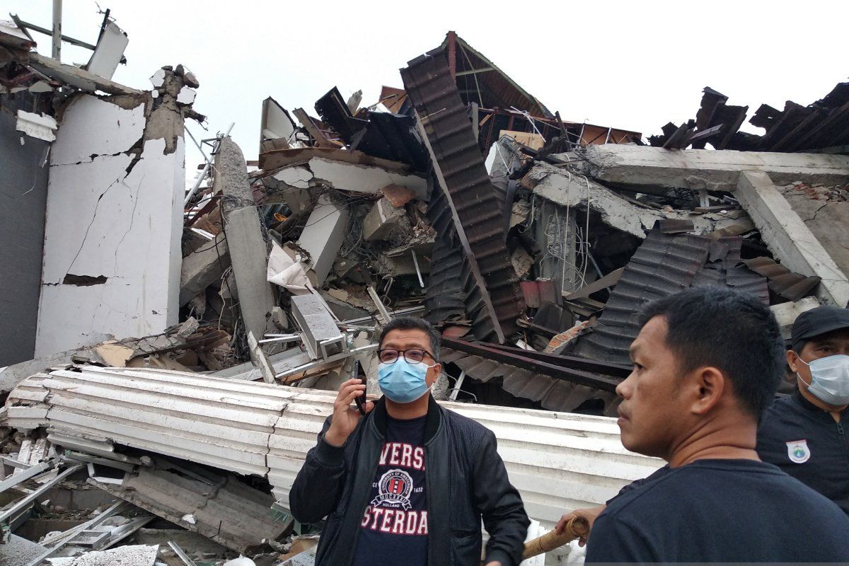 Kementerian PUPR menyerahkan rekonstruksi Kantor Gubernur Sulbar