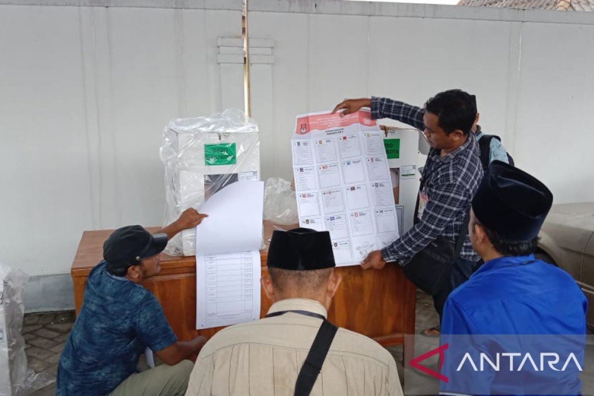 KPU Bangkalan temukan kertas plano kosong di enam TPS