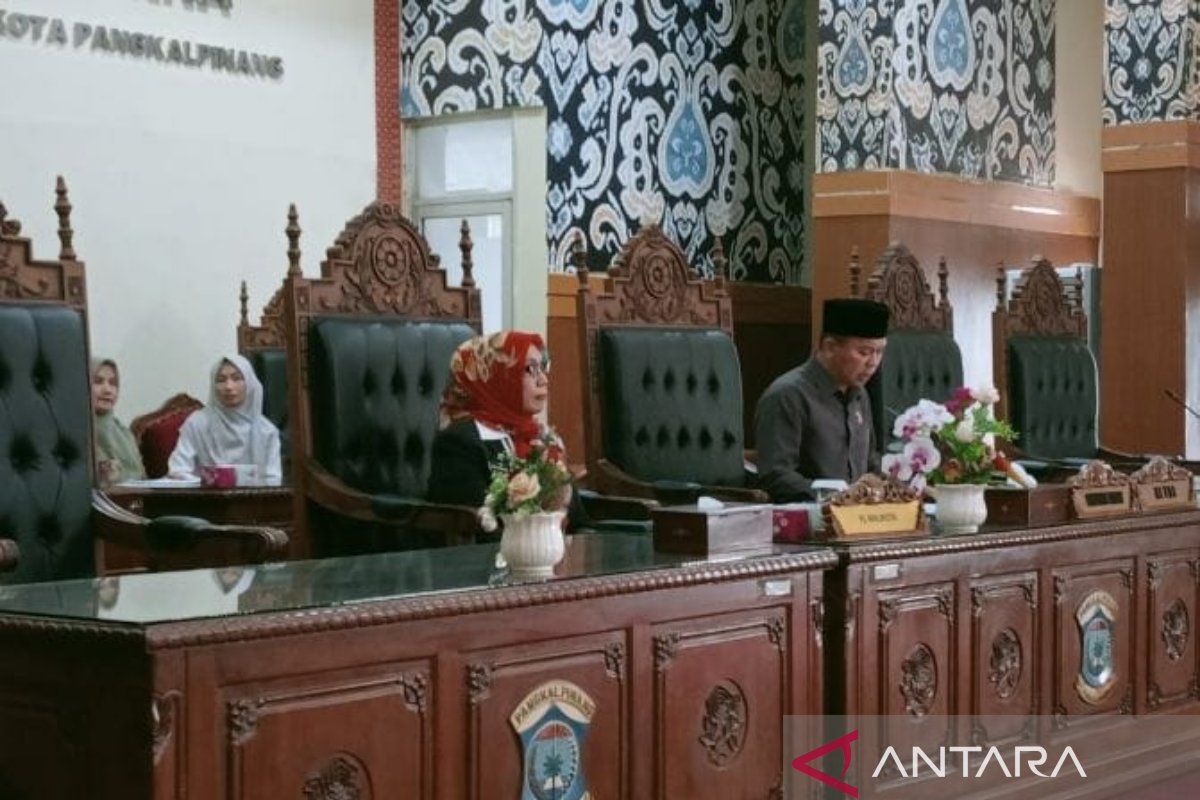 Ketua DPRD Pimpin Paripurna Keputusan Terhadap Raperda Pembentukan dan Susunan Perangkat Daerah Kota Pangkalpinang