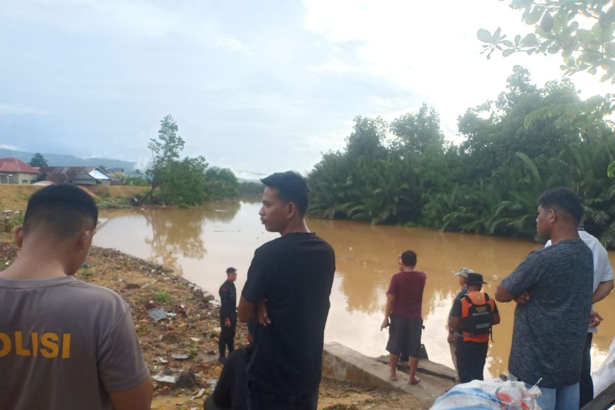 Balita terseret banjir di Kendari ditemukan meninggal dunia