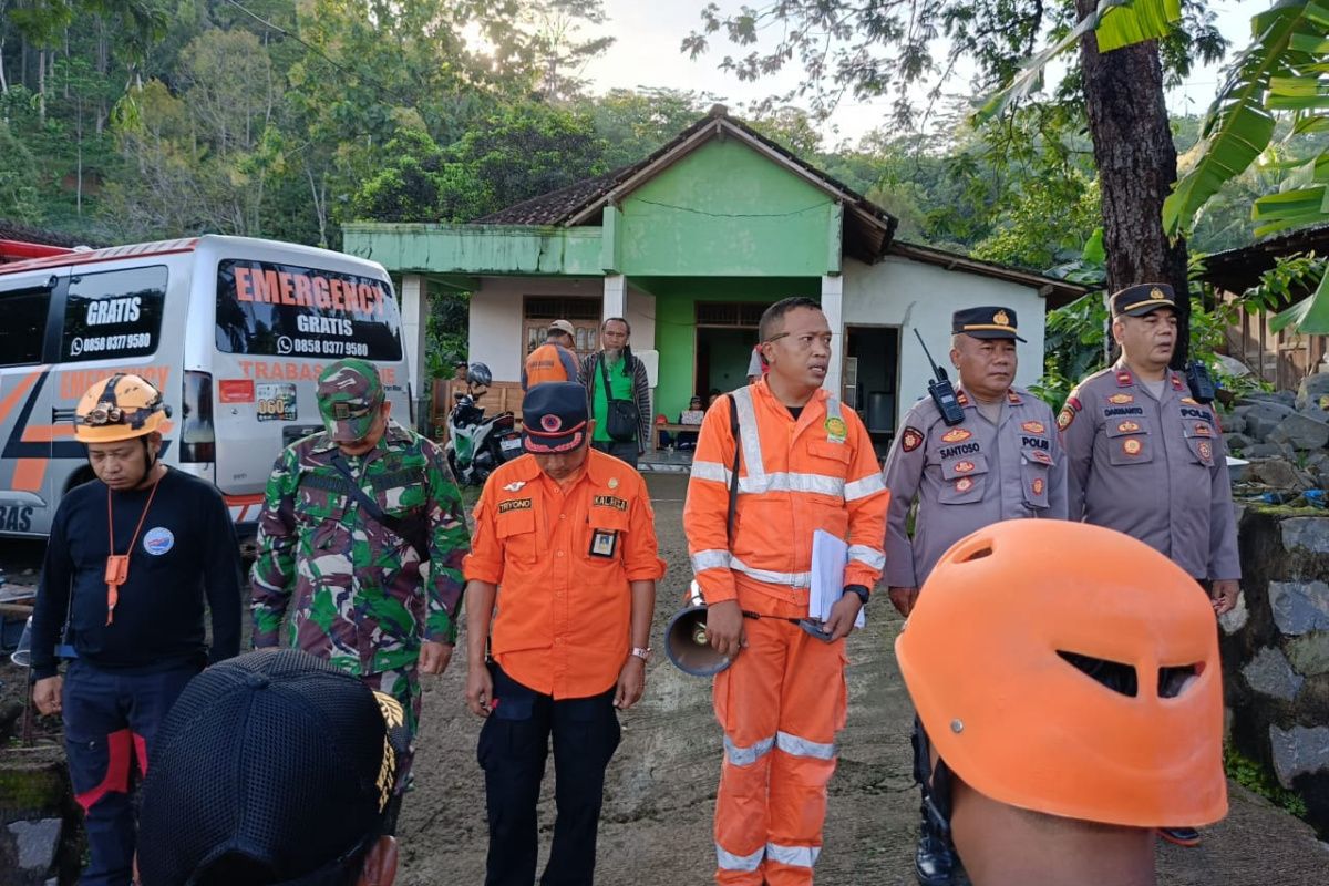 Dua korban tanah longsor di Sragen ditemukan dalam kondisi meninggal dunia