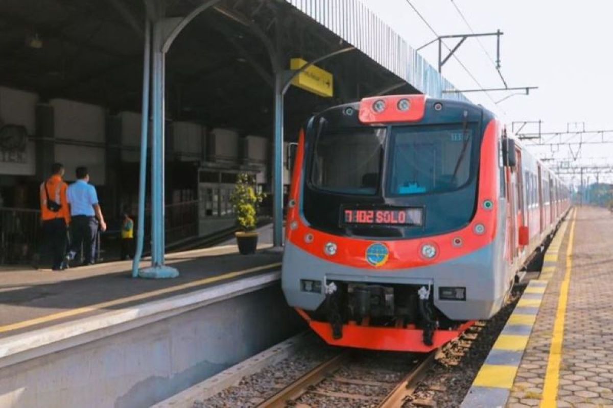 Tiga tahun beroperasi, layanan Commuterline Yogyakarta-Solo makin diminati