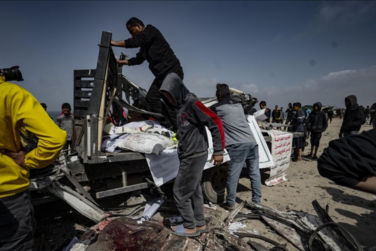 Sembilan meninggal akibat Israel mengebom truk bantuan di Gaza tengah