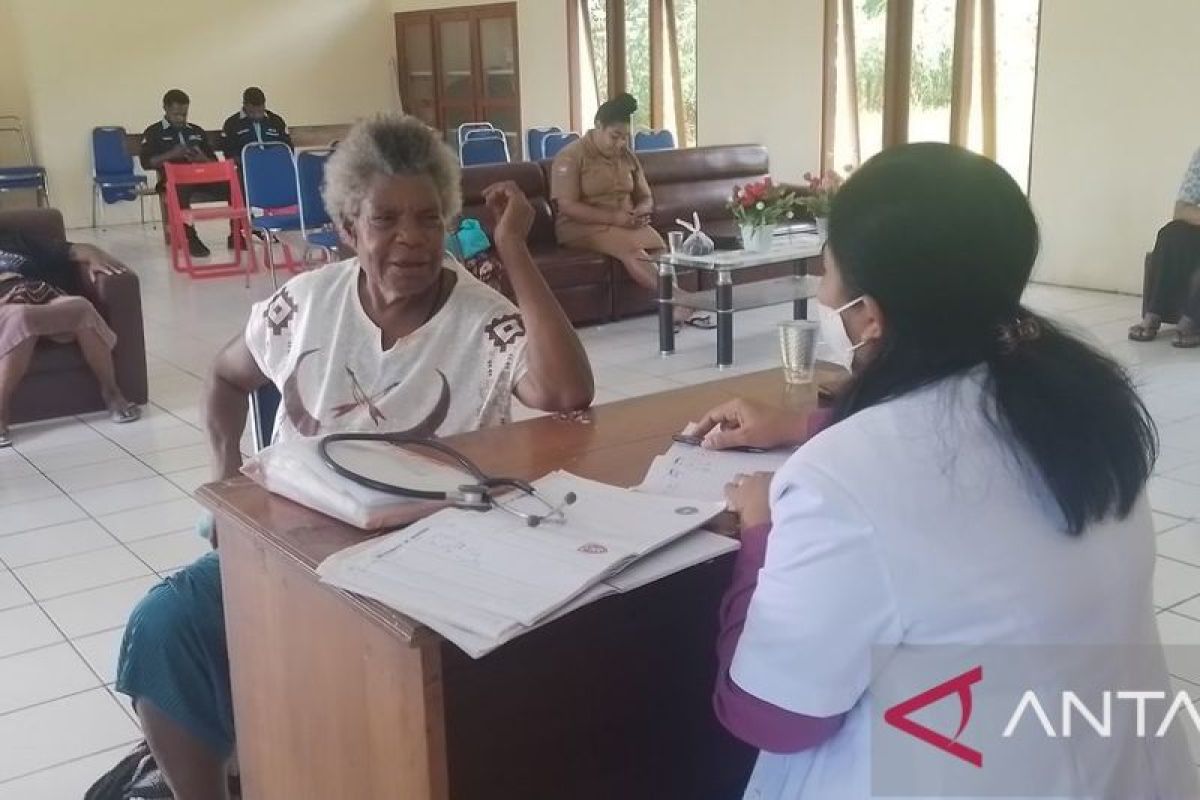 38 penghuni panti jompo Jayapura mendapat pengobatan gratis setiap bulan