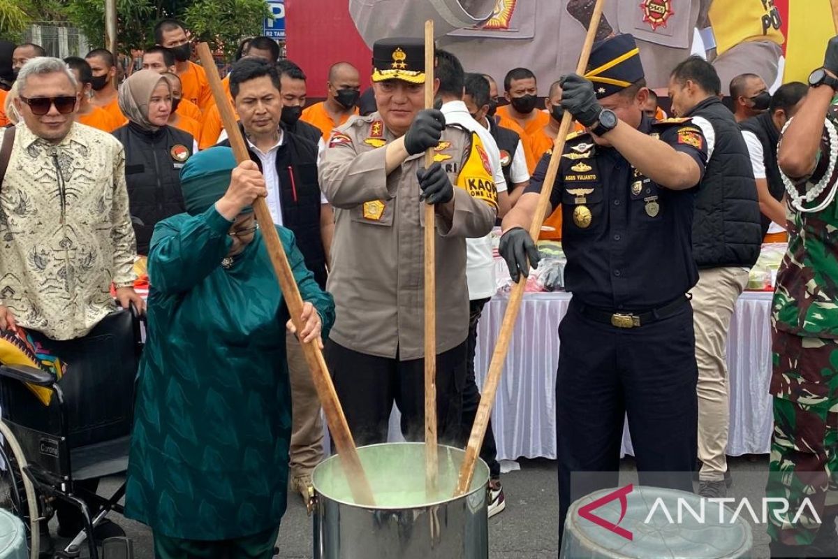 Polda Riau musnahkan ribuan miras hingga narkoba jelang Ramadhan