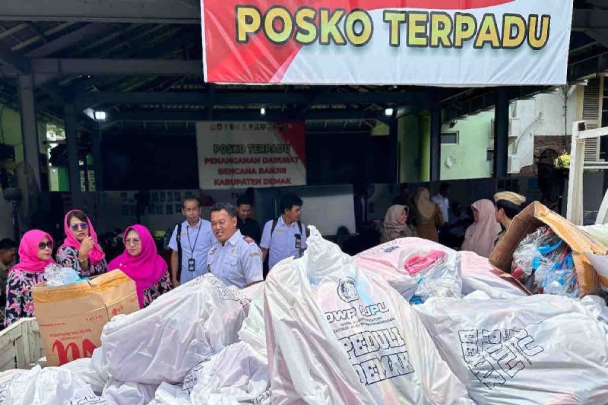 Transportation Ministry provides aid for Demak flood victims