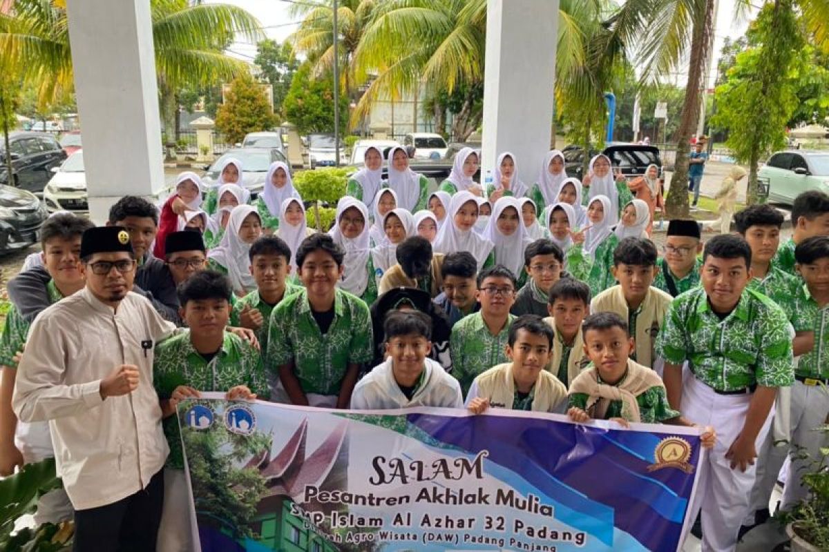 Pelajar SMP Islam Al-Azhar Padang ikuti kegiatan pembentukan karakter (Video)