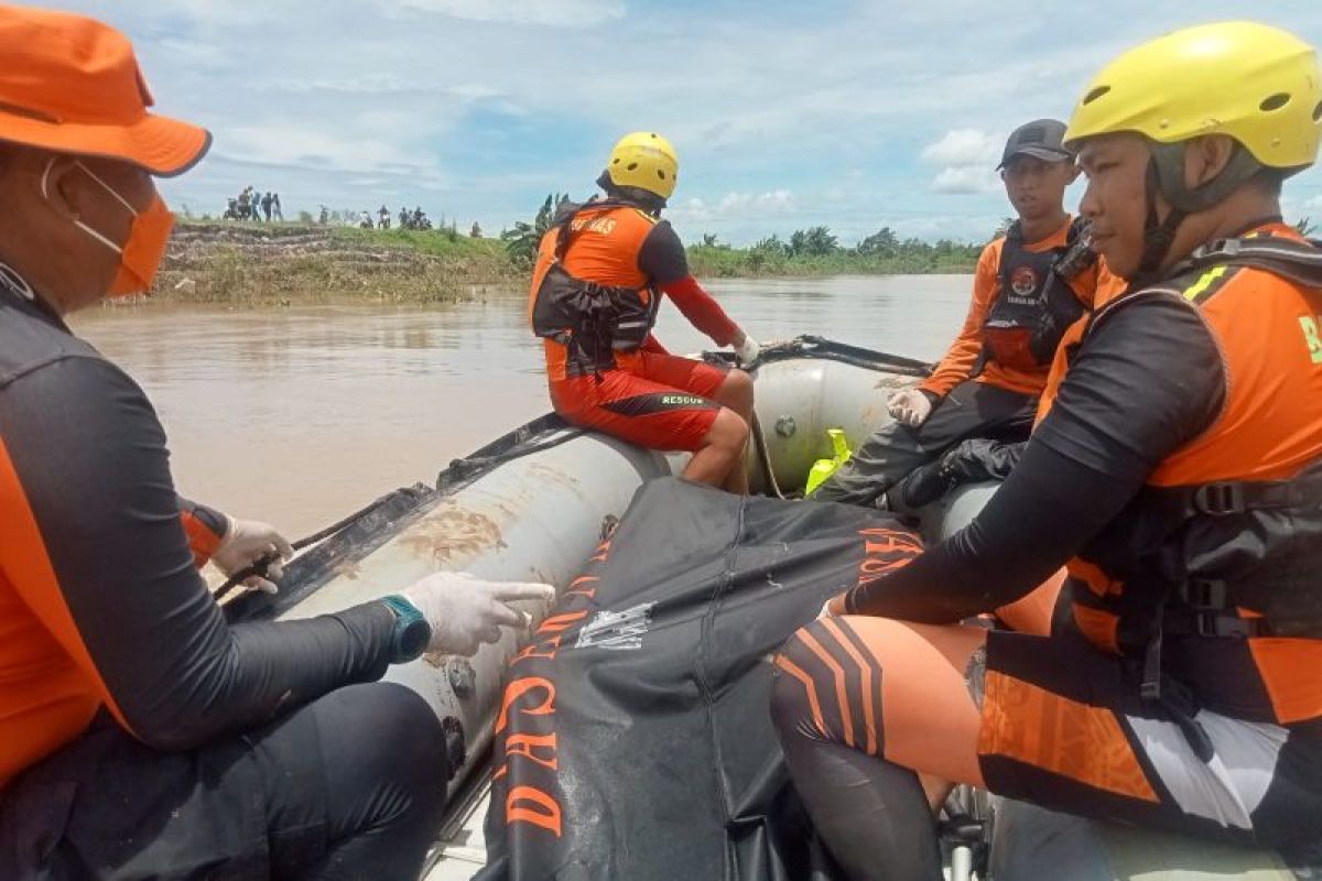 Mayat Enggi ditemukan setelah tiga hari terbawa arus Sungai Way Galih