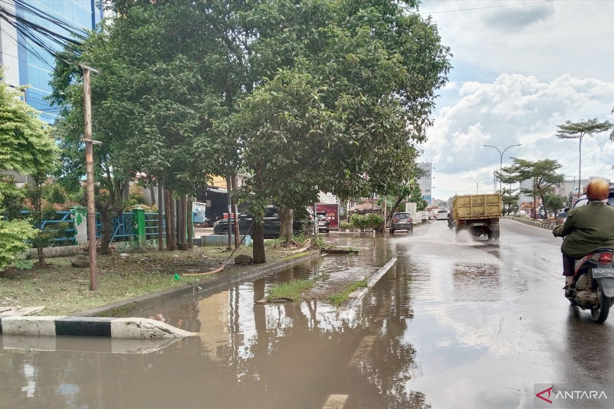 DPRD Palembang minta Pemkot keruk  aliran sungai untuk atasi banjir