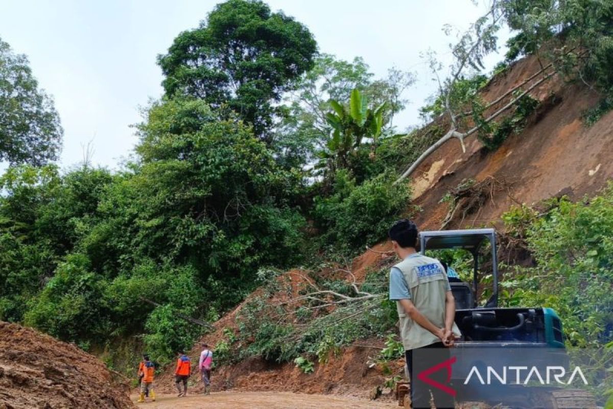 BPBD: Longsor tutup jalan penghubung dua desa di OKU Selatan Sumsel