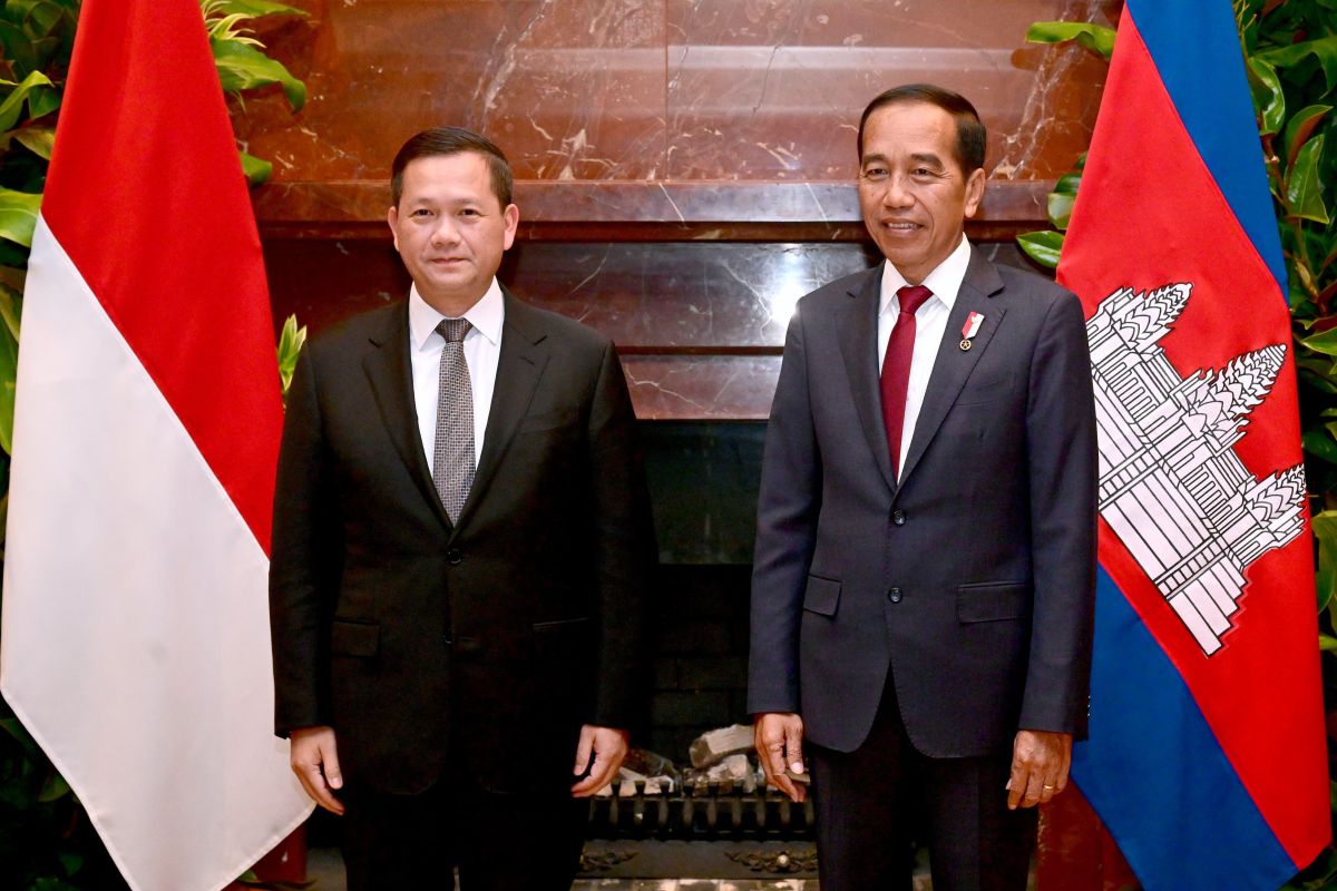 Jokowi discusses three issues in bilateral meeting with Cambodian PM