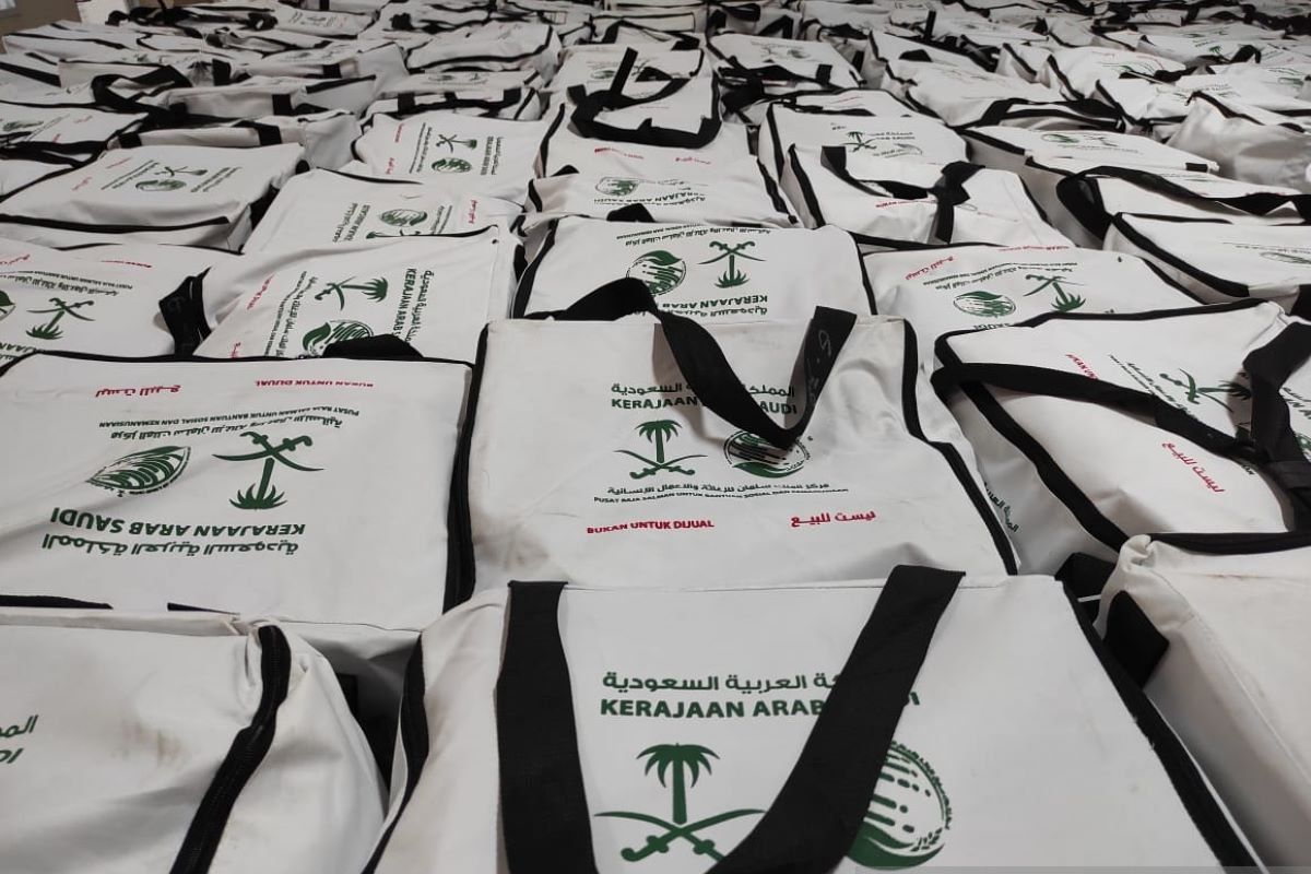 Arab Saudi salurkan 7.965 paket pangan untuk Indonesia