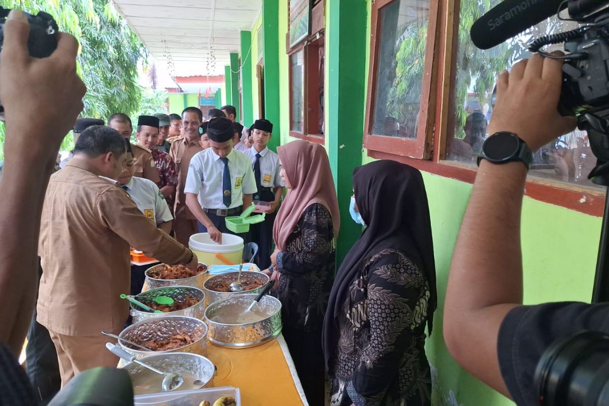 Aceh Besar uji coba makan siang gratis tingkat SMP