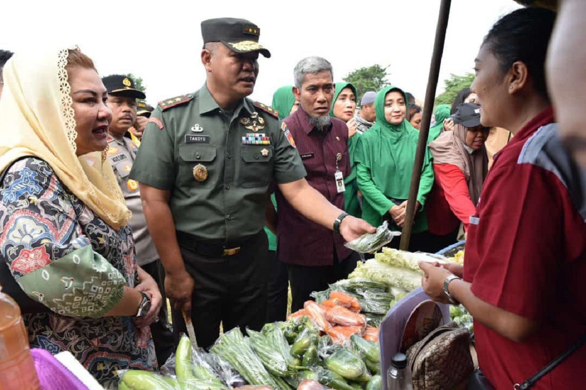 Pasar Murah Kodam IV/Diponegoro sediakan 1.000 paket sembako