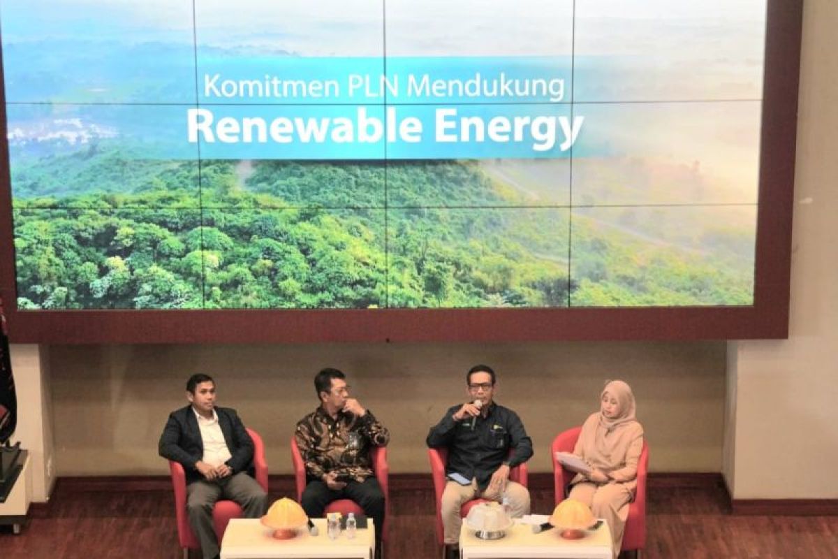 GM PLN UID Sulselrabar memaparkan transisi energi di hadapan mahasiswa