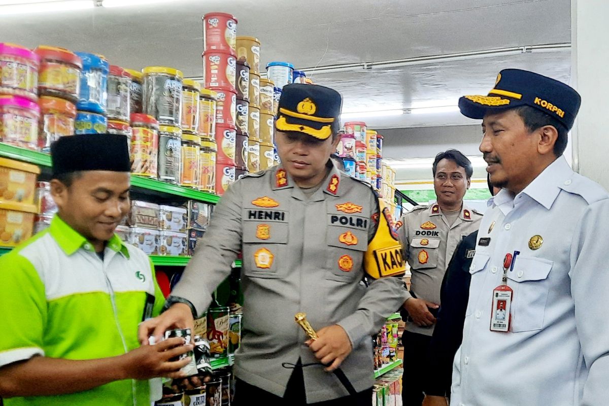 Polres dan Pemkab Sumenep sidak mamin di toko swalayan