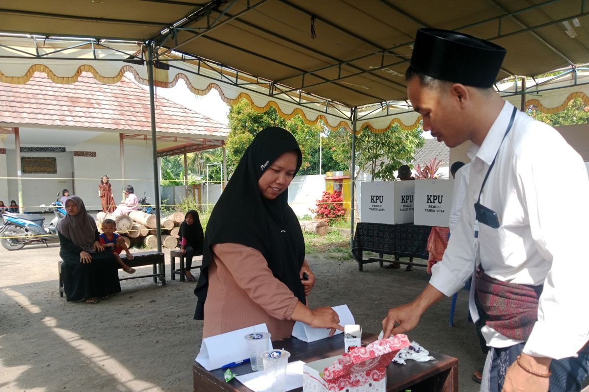 KPU Lombok Timur santuni keluarga PPS yang meninggal dunia