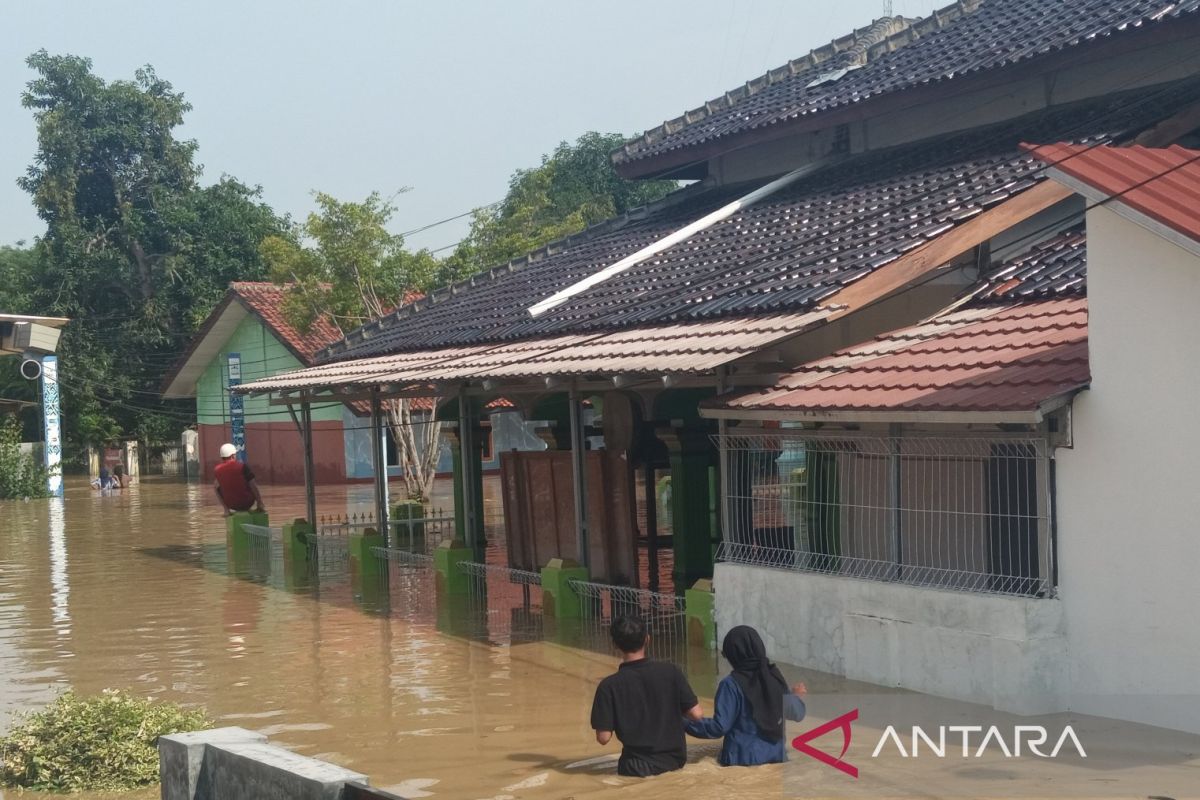 Bupati Cirebon siapkan strategi untuk kurangi dampak banjir