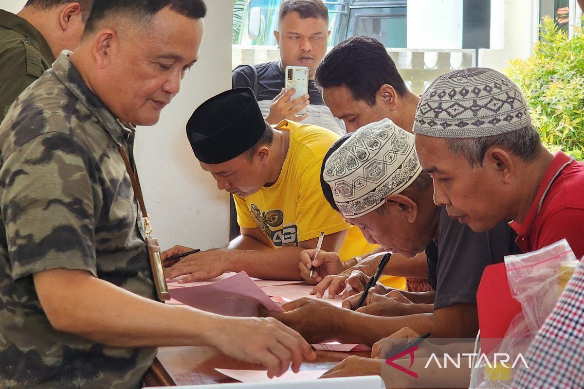 Polrestabes Semarang limpahkan berkas tersangka penyelundupan anjing ke Kejari Semarang